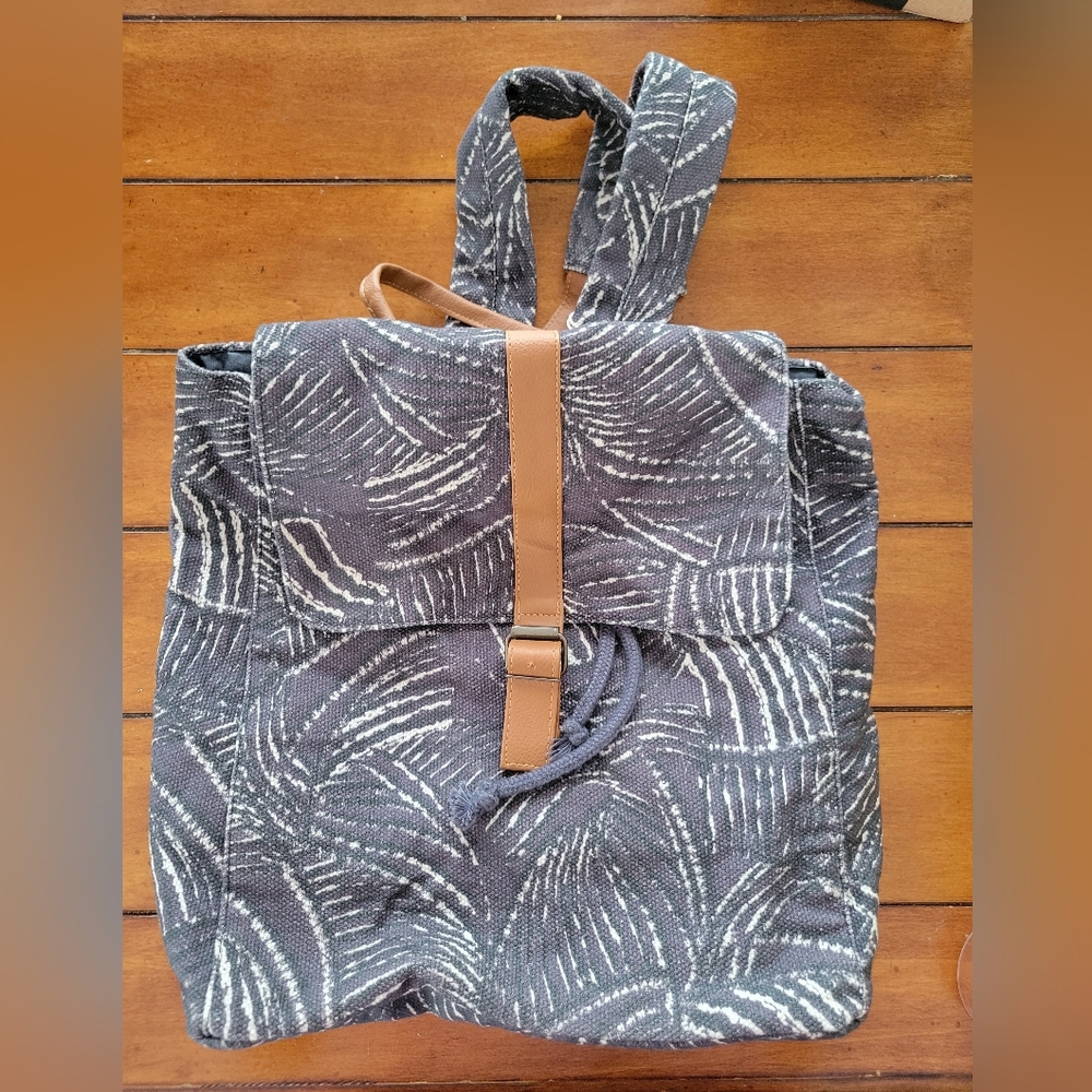 Lu & Elle Patterned Backpack - Picture 3 of 9